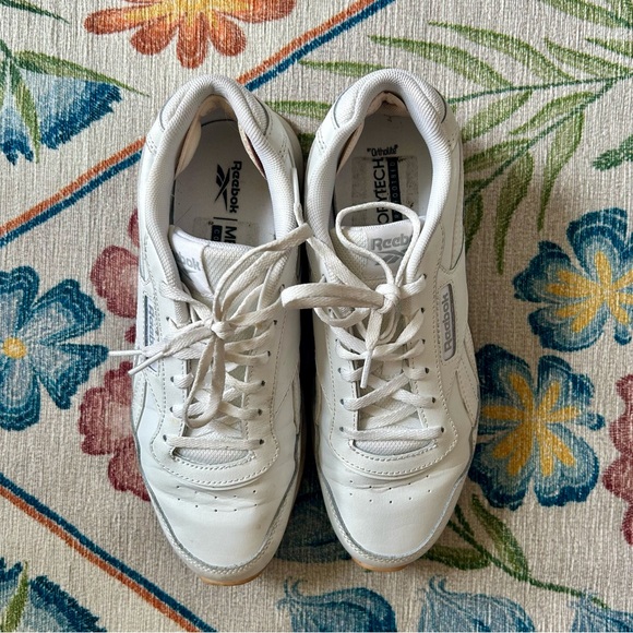 white Reebok sneakers - Picture 3 of 6